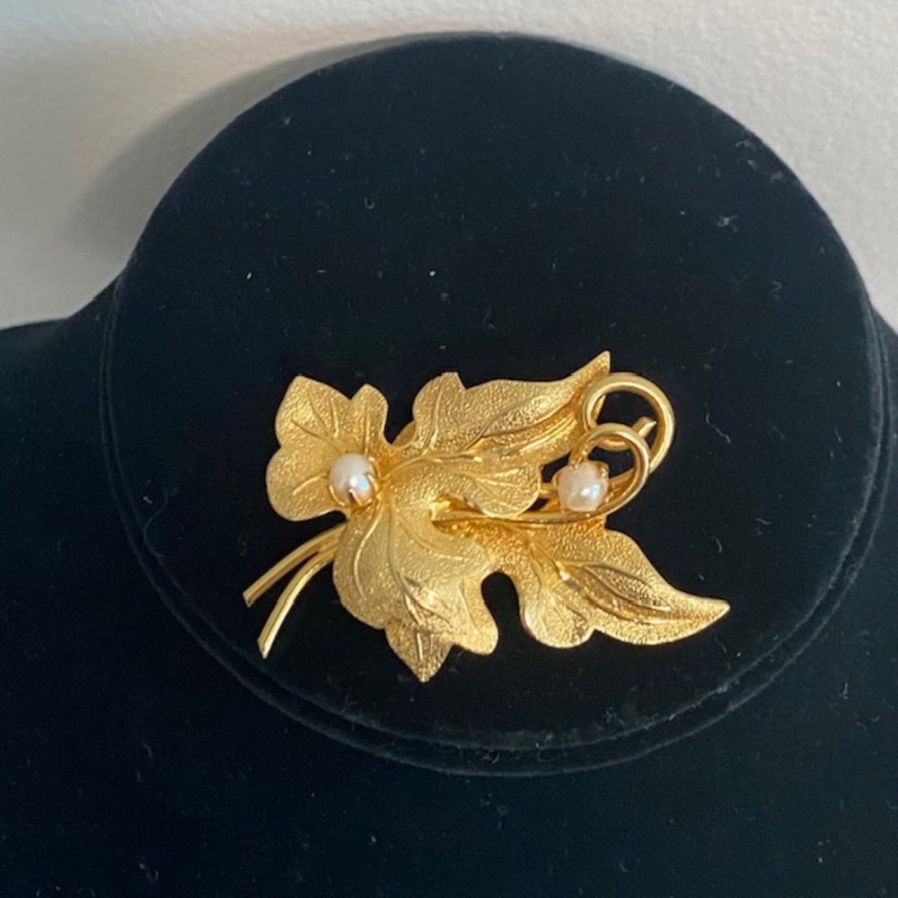Vintage Gold Toned Leaf Brooch Pin with Faux Pearls 2 Inches